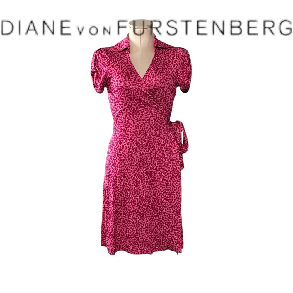 Diane Von Furstenberg gorgeous Jilda silk wrap dress in size 2. Beautiful